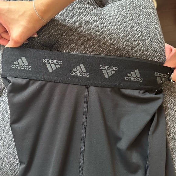 Adidas black performance leggings with mesh cut out (XS) - Picture 5 of 5